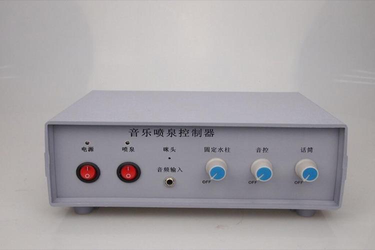 音樂噴泉控制器利用音樂文件的物理波形，將其分為若干樂段，精度達十毫秒