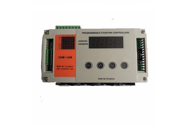 利用電子程序控制器控制彩燈和水泵，程序控制器可任意設定時間的長短