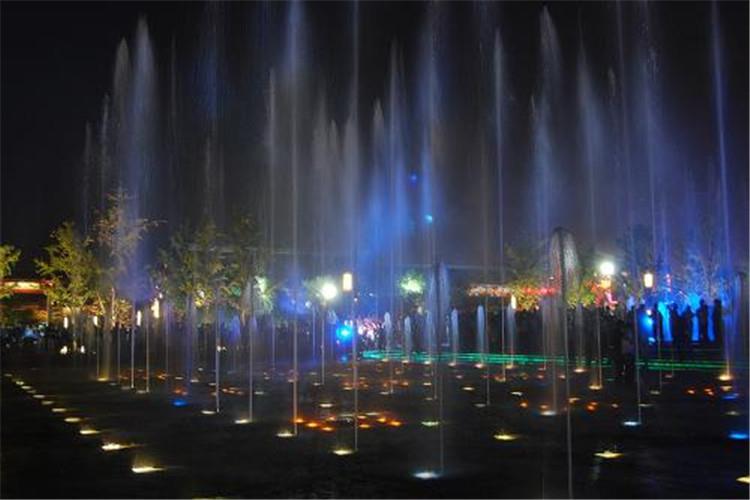 在各類園林水景以及公園水景中，音樂噴泉可謂是非常常見的一種造景元素