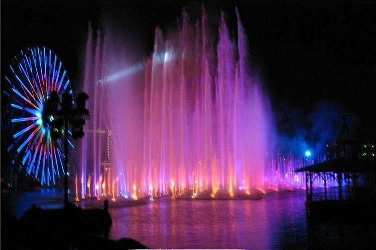 音樂噴泉較大的藝術特征是其四度空間造型性