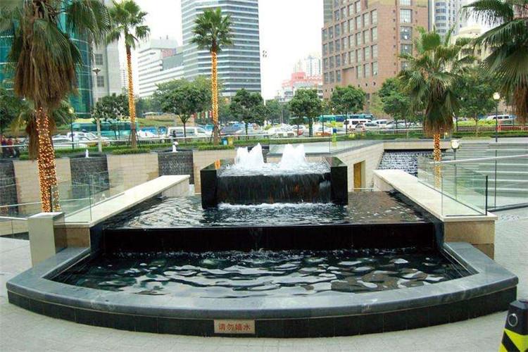 流水噴泉能細小水珠同空氣分子撞擊，能產生大量的負氧離子，進一步消除空氣中飄浮的正離子、異味及有害粉塵，吸附二氧化碳和家電產品釋放的電磁輻射，令室內空氣更清新