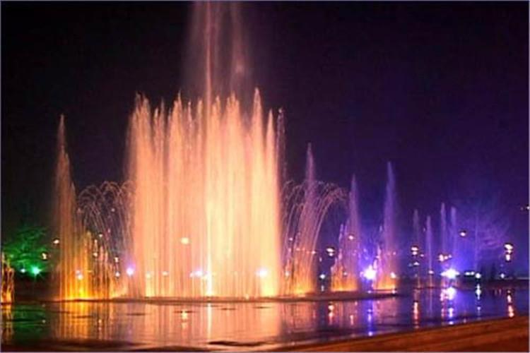 旱地噴泉常用水泵的電壓在220V(單相)和380V(三相)