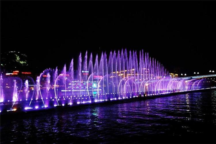 噴泉按照控制形式可分為音樂控制噴泉、程序控制噴泉、手動控制噴泉