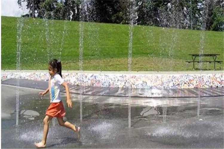 體感噴泉噴水池內的水盤，能夠根據藝術修建需求規劃出各種把戲和辦法