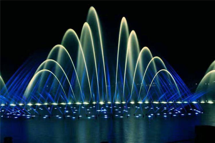 跑動噴泉安裝前，應整體考慮前后定位，上下標高，做到整體劃一