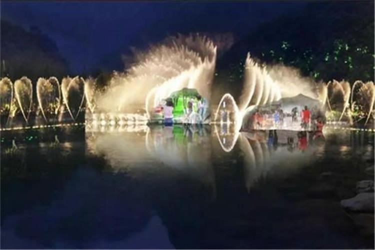 在水幕電影水幕呈像的畫面，一般都選用比較特殊的情景