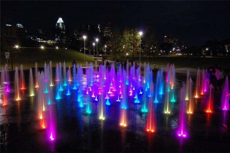 音樂水景噴泉模型不像瀑布模型那樣，需要分析活動結束后才開始設計活動，設計活動結束后才開始編碼活動