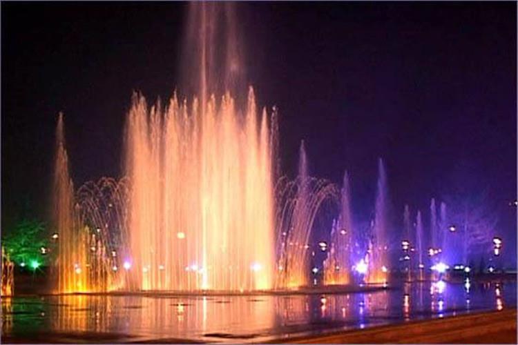 旱噴泉也稱旱地噴泉、旱式噴泉，簡稱旱噴。它是指將噴泉設施放置在地下，噴頭和燈光設置在網狀蓋板以下