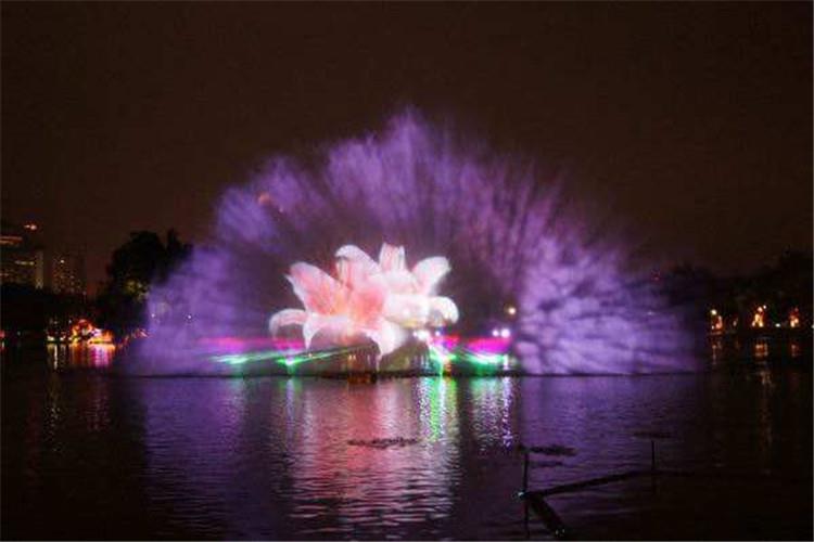 由于作為工程機，水幕電影數字投影儀參數用需要可以忍受比較惡劣的環境，因此這個指標當然是越高越好