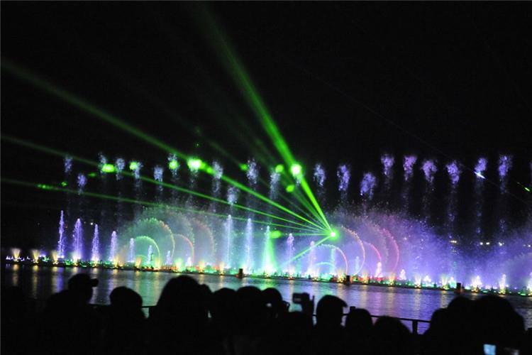 水幕電影噴泉設備不僅可以近距離觀賞，也可以在遠處欣賞