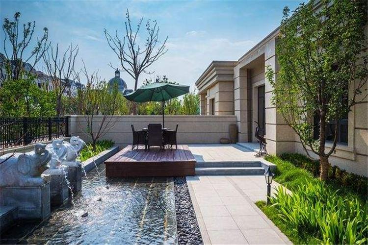 當燈具安裝功率很大時，可考慮在景觀噴泉旁邊就近設置變壓器