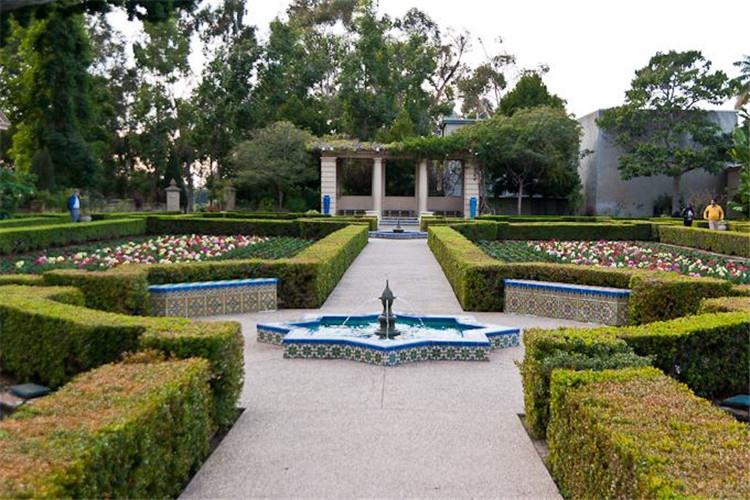 研制高可靠性潛水泵或使用離心泵要保持景觀噴泉長期可靠運行，應首選離心泵