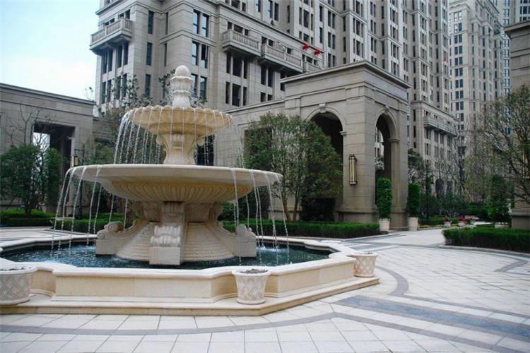 生活中常見的歐式噴泉雕塑的使用范圍也是非常廣泛的在我們生活的廣場