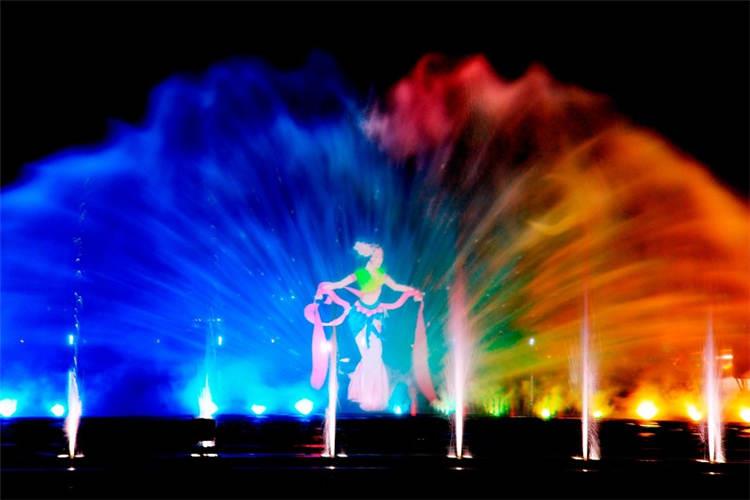 小型的垂直水簾，或許水幕電影噴泉成本比較低，但是成像范圍過小，意義不大