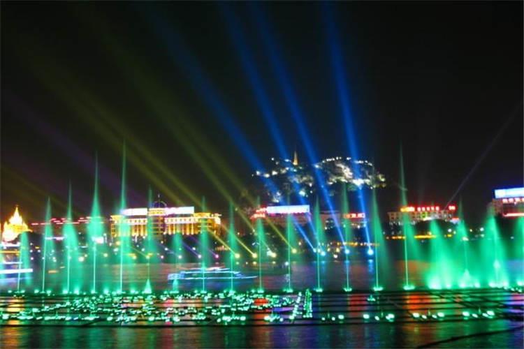 先需要做好前期規劃，對水上音樂噴泉建設地點進行相關考察