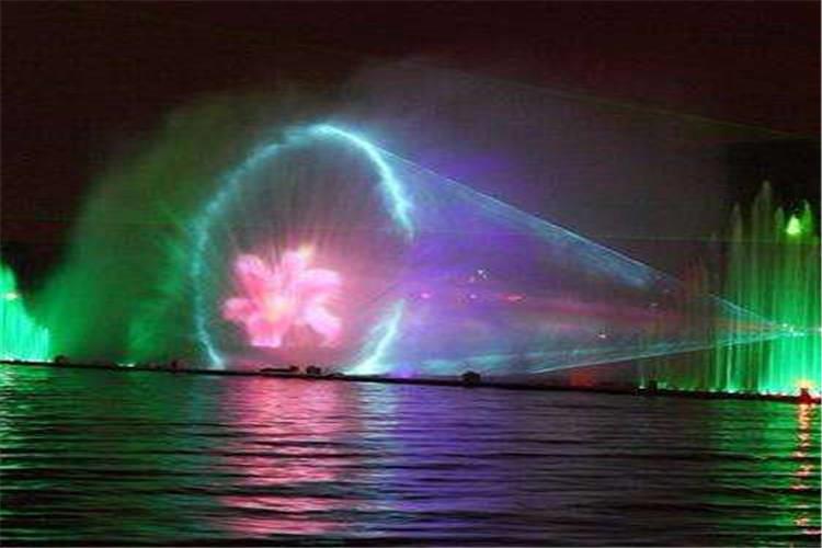 水幕噴泉是一種將水或液體經過一些壓力通過噴頭噴灑出來具有特定形狀的組合體，提供水壓的一般為水泵