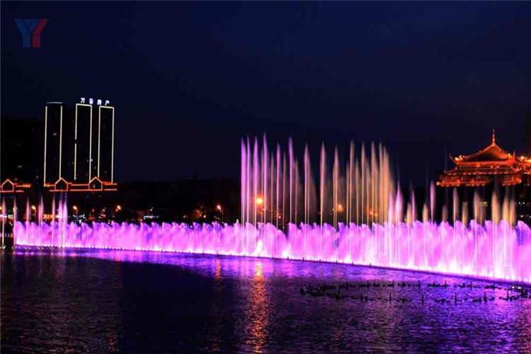 水下彩燈是程控噴泉設備的組件中極易損壞的部件，所以彩燈的日常維護也是極為重要的