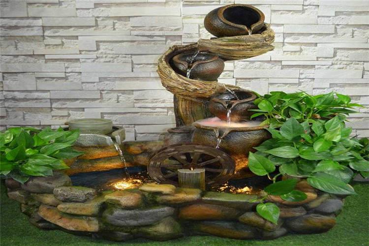 流水噴泉比較大特點就是：可以凈化空氣、加濕除塵、釋放大量的氧分子、特有的獨立功水系統、能自動變化出多樣式噴水方式、很少向外濺水滴等