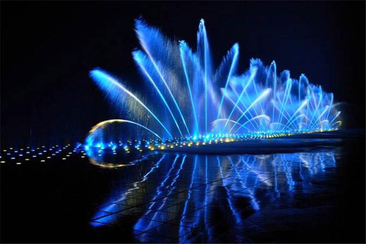 當音樂噴泉全部電控設備安裝好后，要作三次空載運轉調試，每次不應少于1小上，然后按照各線號排列順序，一一接好各水泵各路高燈、普燈，作載荷試噴