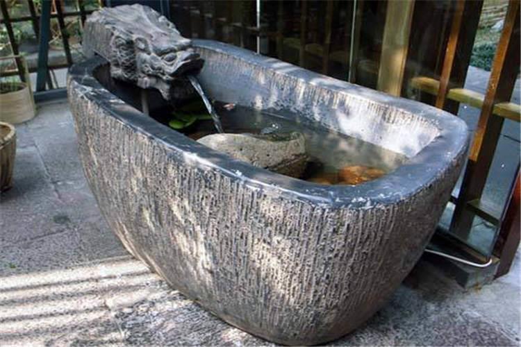 室內流水噴泉可以讓木質家具不變形，因為它是純物理現象，利用自然水的循環，剛刷墻面也不會開裂